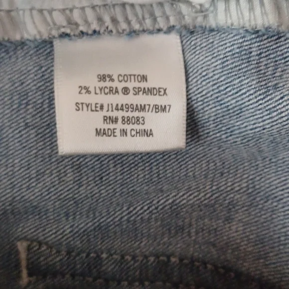 Harper distressed  shorts,  size 26. Supercute pockets! Spring! - Picture 6 of 11